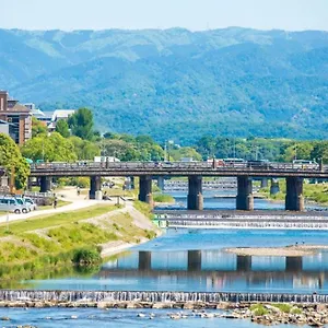 別荘 鴨川 栄の屋 Kamo River Machiya Halo House, 京都市